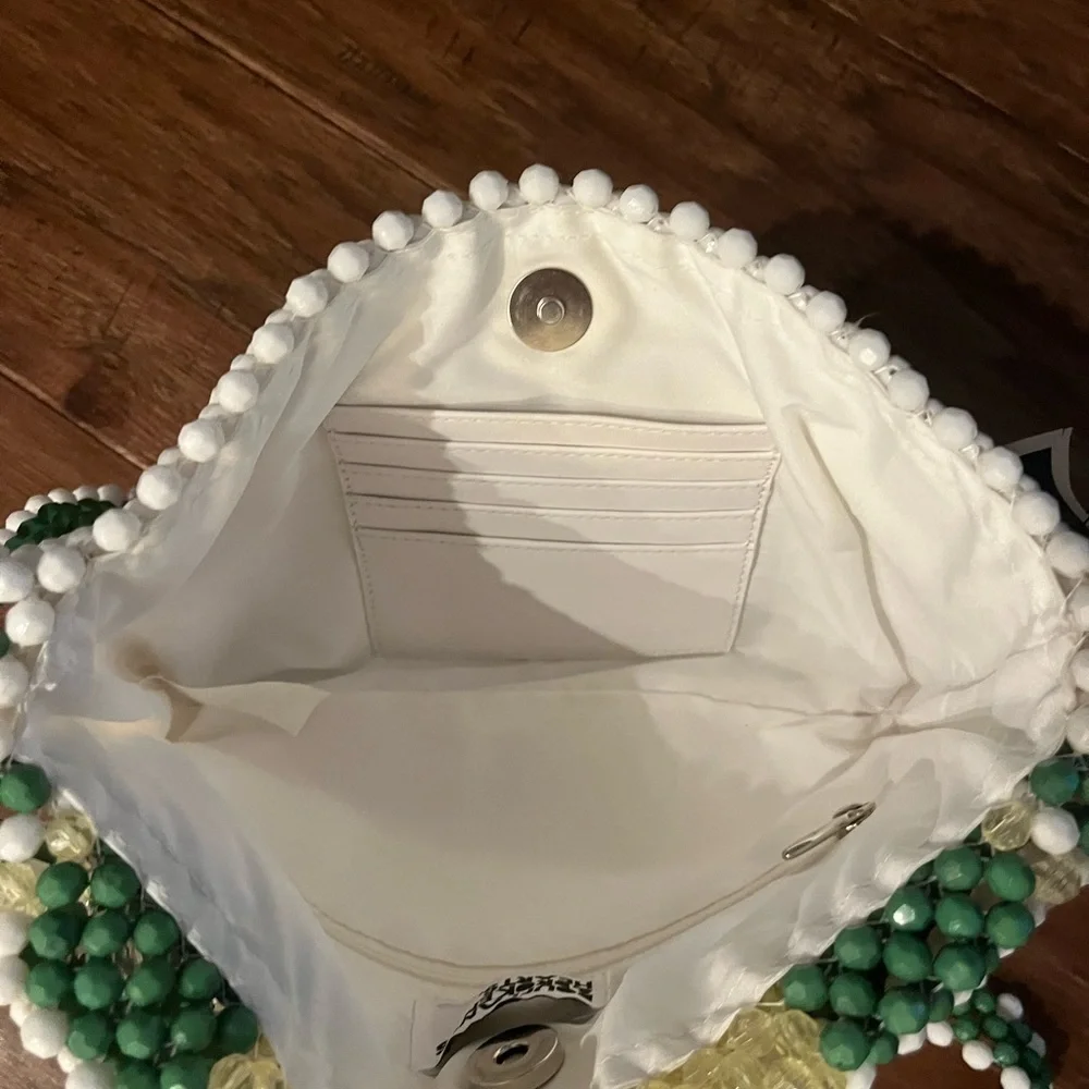 Bouffant & Broken Hearts beaded Crossbody purse - Picture 4 of 7